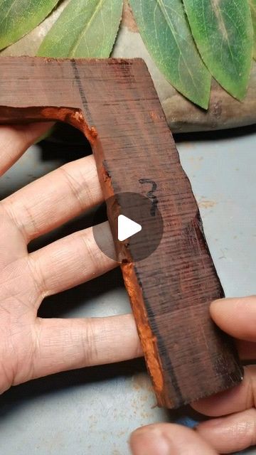 Wood Carving Patterns Templates, Dremel Wood Carving Ideas, Wood Carving Projects, Wood Whittling, Abstract Wood Carving, Woodcarving Ideas, Chainsaw Wood Carving, Wood Jewelry Diy, Hand Carved Wooden Bowls