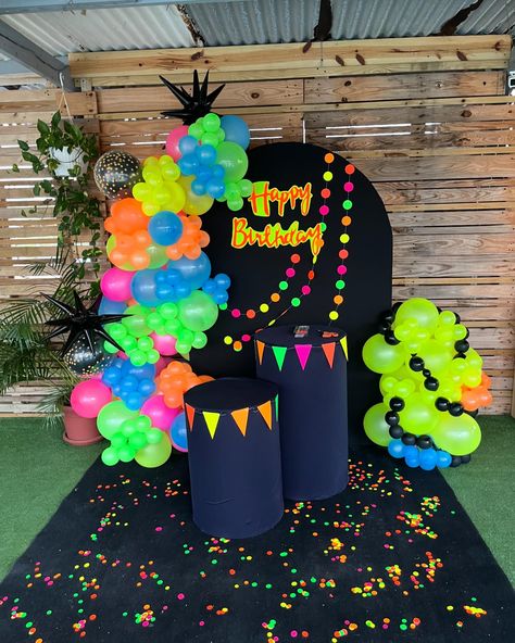 Asje decor for your party decoration 7448167. In love with this neon color birthday decoration Don’t hesitate to contact us for your next decoration 7448167 We work with your budget Neon Birthday Decorations, Neon Birthday Party Ideas Decoration, Neon Balloon Decorations, Decoracion Fiesta Neon Party Ideas, Neon Party Ideas, Neon Party Decorations, Glow In Dark Party, Neon Birthday Party, Glow Birthday Party