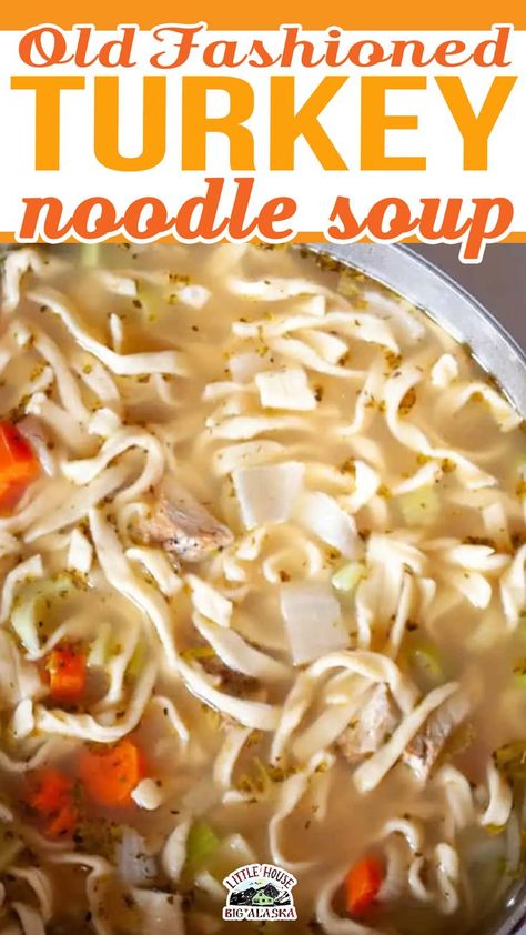 Homemade Turkey Soup, Turkey Noodle Soup, Classic Turkey, Turkey Soup Recipe, Vegetable Soup Healthy, Noodle Soup Recipe, Homemade Noodles, Real Star, Turkey Soup