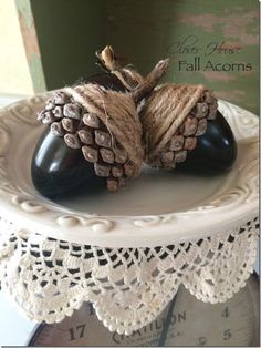 Dollar Store Fall Decor, Fun Fall Decor, Faux Christmas Trees, Fall Acorns, Acorn Crafts, Plastic Eggs, Diy Pumpkin, Country Crafts, Boho Diy