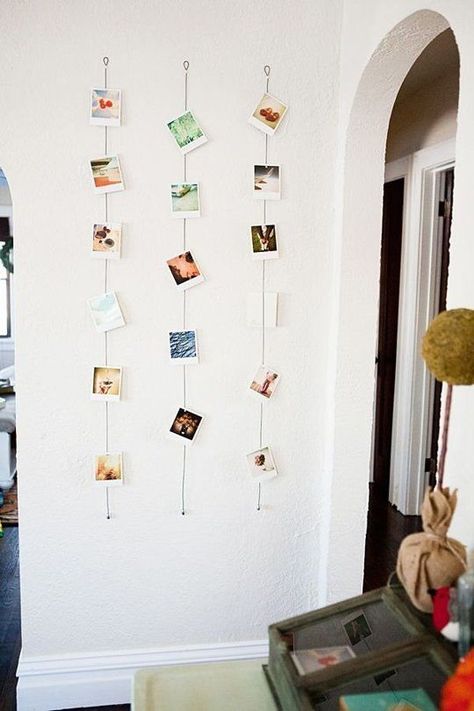 decorating with polaroids Polaroid Display, Polaroid Wall, طابع بريدي, Square Cards, Decor Minimalist, Decor Rustic, Hanging Art, Photo Displays, New Room