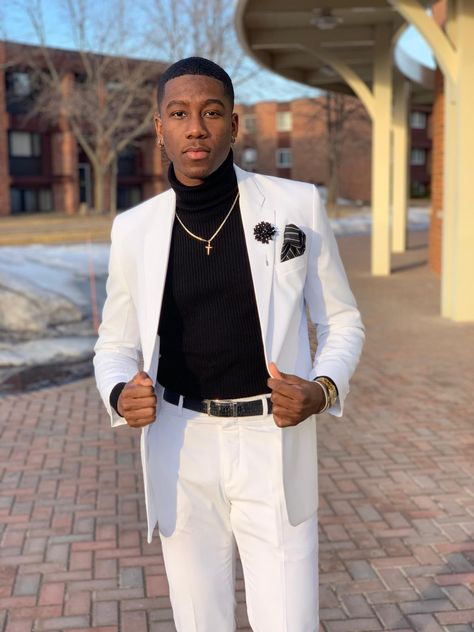 White suit, black turtleneck White And Black Prom Suit, Matric Suits Men, White Turtleneck Outfit Men Formal, Matric Ball Suits, Turtleneck Suit Men Prom, Prom Suit Ideas For Black Men, Turtle Neck Outfit Men Suit Prom, Turtle Neck Outfit Men Suit, Suit With Turtleneck Men