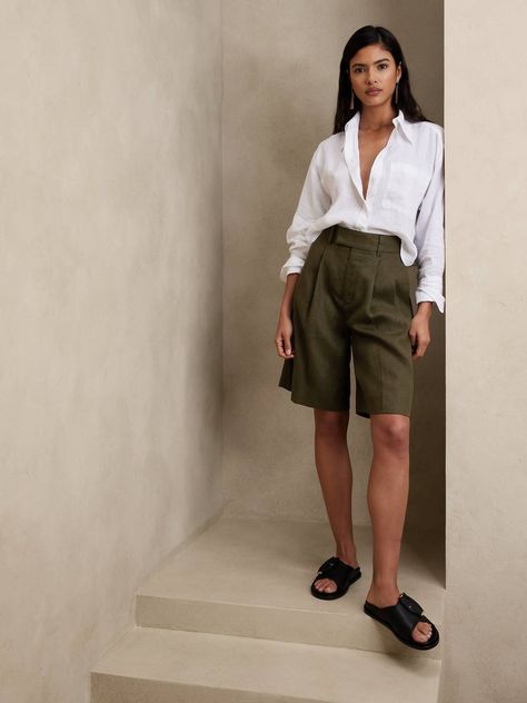 The Fashion Crowd Has Spoken–Longline Shorts Are Totally In | Who What Wear Bermuda Shorts Outfit Women, Linen Shorts Outfit, Bermuda Shorts Outfit, Shorts Linen, Olive Dress, Shorts Outfits Women, Bermuda Short, Dress Shorts, Long Shorts