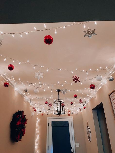 Christmas Ornament Hanging From Ceiling, Christmas Lights In The Bedroom Ceiling, Ceiling Decoration Christmas, Hallway Lights Christmas, Christmas Light Decor Ideas Outdoor, Christmas Decor Ideas Renter Friendly, Christmas Decor For Ceiling, Interior Christmas Light Ideas, Christmas Decor Ideas Cabinets