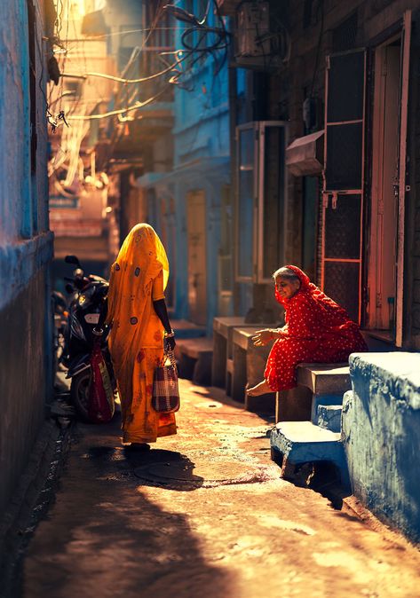 I Explore And Capture The Quiet Side Of City Life In The Narrow Streets Of South Asia Street Life Photography, Street Photography People, City Streets Photography, City Life Photography, India Street, Nikon D850, India Photography, Shadow Photography, Blue City