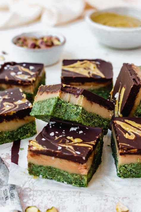 Tahini Caramel, Cake Pistachio, Glutenfri Baking, Vanilla Sheet Cakes, Pistachio Butter, Vegan Bar, Pistachio Cake, Leftover Cake, Vegan Cheesecake