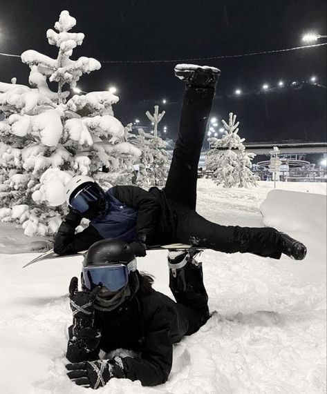 Snowboard Pics, Snowboard Pictures, Photo Ski, Snowboarding Pics, Snowboard Trip, Mode Au Ski, Snowboarding Pictures, Snowboarding Aesthetic, Ski Pics