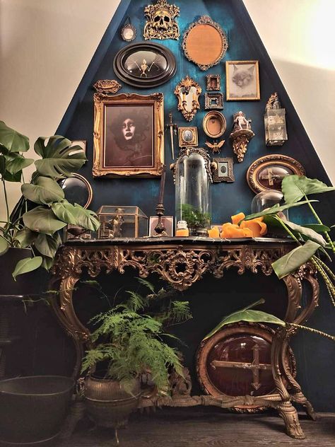 Dark And Moody Wreath, Gothic Maximalism Decor, Antique Witchy Bedroom, Whismgothic Bathroom, Modern Witch House Living Room, Upcycled Goth Decor, Simple Goth Home Decor, Baroque Bedroom Modern, Witch Aesthetic Office