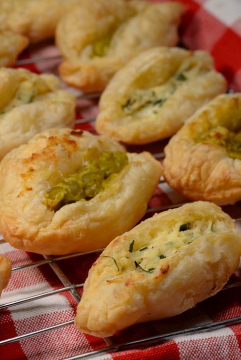 Maltese Pastizzi Pastizzi Recipe, Maltese Recipes Malta, Pea Mash, Malta Food, Maltese Recipes, The Greeks, Sausage Rolls, Puff Pastry, Maltese