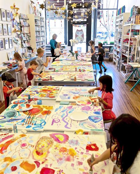 Commercial Art Studio, Ideas For Workshop, Art Class Set Up Ideas, Art School Interior Design, Family Art Studio, Art Studio School, Art Studio Classroom Design, Kids Art Workshop Ideas, Kids Art Studio Business