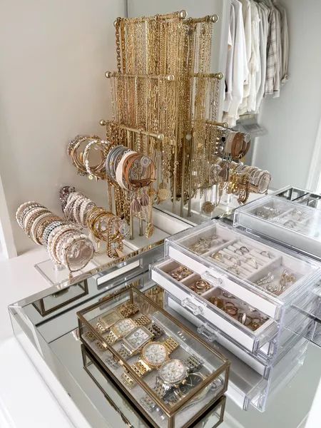 Jewerly Organizer, Antique Necklaces Design, Jewelry Accessories Ideas, Acrylic Jewellery, Room Makeover Inspiration, Closet Design, Bedroom Inspo, Stylish Jewelry, Room Organization