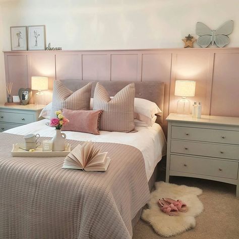 Headboard panelling in a bedroom Grown Up Bedroom, Car Parks, Big Girl Bedrooms, Girl Bedroom Walls, Ottoman Storage Bed, Guest Bedroom Decor, Bedroom Wall Colors, Pink Bedrooms, Bedroom Panel