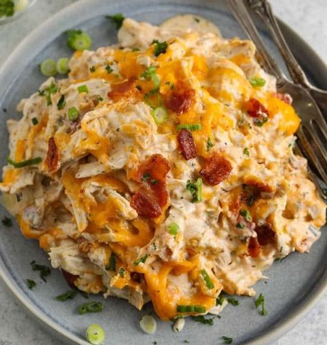 Weight Watchers Crack Chicken Recipe | WW Smart Recipes Crock Pot Shredded Chicken Recipes, Weight Watchers Meals Dinner, Crock Meals, Crockpot Meal, Crockpot Dinners, Weight Watchers Chicken, Weight Watchers Recipes Desserts, Shredded Chicken Recipes, Weight Watcher Dinners