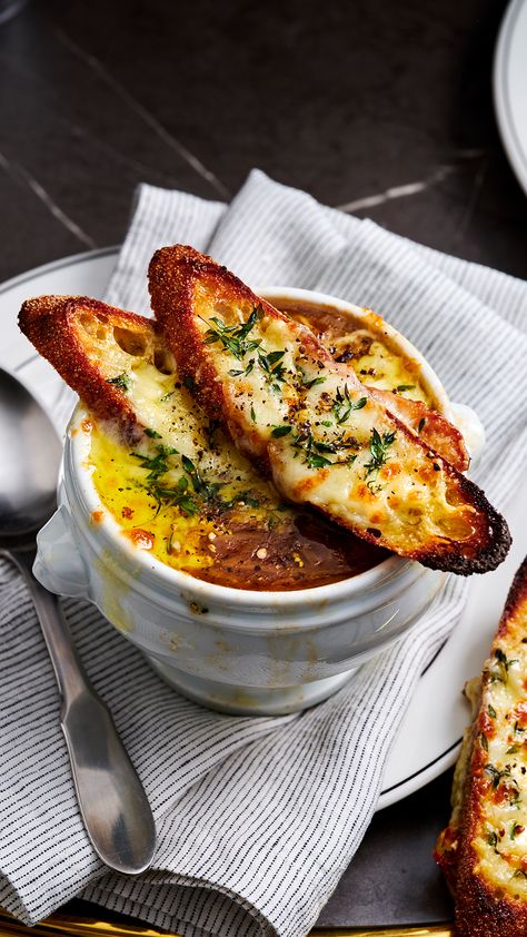 French onion soup is a bistro classic for good reason. From the caramelised and buttery onions to the melted-cheese top, this French onion soup recipe will warm you from the inside out. Gourmet Soup, French Soup, French Onion Soup Recipe, Onion Soup Recipes, French Recipes, Butternut Squash Soup, French Onion Soup, French Onion, Onion Soup