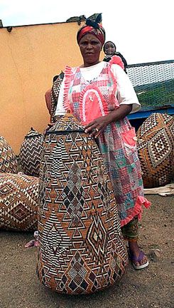 Zulu Baskets, South Africa. Zulu Baskets, Zulu Women, African Woven Basket, Basket Weaving Patterns, Basket Weaver, African Basket, Afrique Art, Basket Crafts, Kwazulu Natal