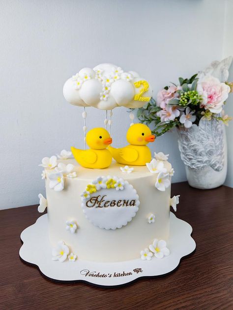 #babycakes #duck #clouds #flowers #buttercream #cakedesigner #cakedecorating #cakesdecor #cake #cakedecorating #cakeart #cakedecor #cakesdecor