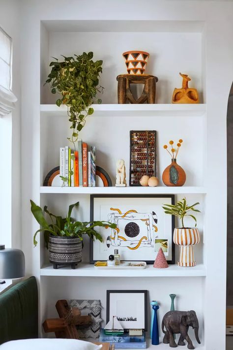 20 Travel-Inspired Decorating Ideas to Evoke Your Favorite Destination Home Decor Ideas Shelves, Floating Shelf Decor Colorful, Funky Bookshelf Styling, Bookshelf Decor Colorful, Eclectic Shelf Decor Living Room, Shelf Decor Living Room Eclectic, Shelf Styling Colorful, Colorful Shelves Decor, Shelf Decor Bedroom Colorful