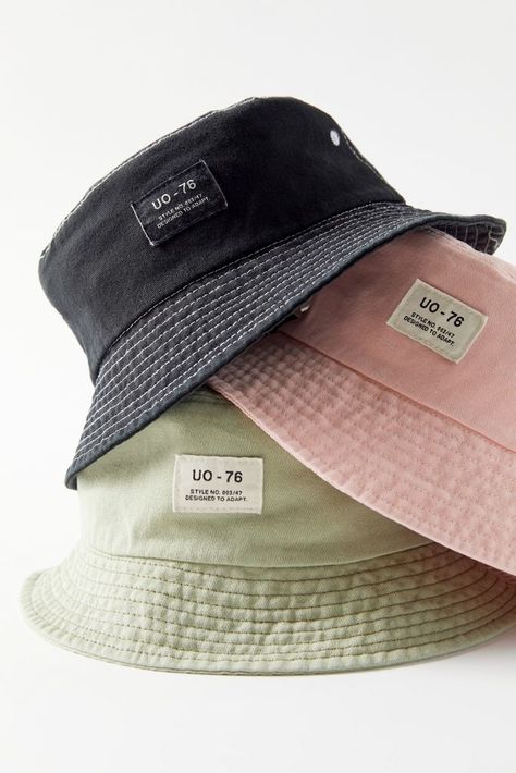 Bucket Hat Outfit, Bucket Hat Fashion, Topi Snapback, نظارات شمسية, Outfits With Hats, Cute Hats, Bucket Hats, Buckets, Embroidered Patch