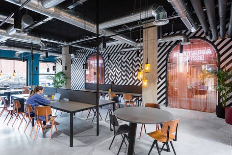 Student Hotels, Student Lounge, Interior Design Colleges, Interior Design School, Barcelona Hotels, Student House, Student Accommodation, Spanish Design, Chicken House