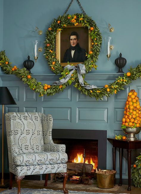 Benjamin Moore | Williamsburg Elle Decor Christmas, Chartreuse Christmas Tree, Citrus Home Decor, Citrus Christmas Decor, Williamsburg Virginia Christmas, Oranges Decoration, Christmas Maximalist, Orange Christmas Decor, Citrus Christmas