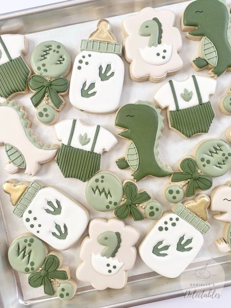 Dinosaur Baby Shower Cookies, Dinosaur Baby Shower Theme, Dragon Baby Shower, Dinosaur Cookies, Baby Birthday Themes, Baby Shower Theme Decorations, Baby Shower Cakes For Boys, Green Baby Shower, Dinosaur Baby Shower