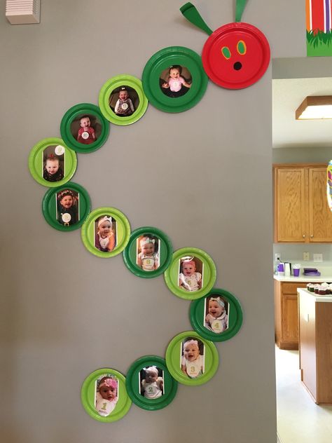 Hungry Caterpillar 1st year photos. Hungry Caterpillar Classroom, Hungry Caterpillar Craft, Decoration Creche, Hungry Caterpillar Activities, Caterpillar Craft, Infant Classroom, Hungry Caterpillar Birthday, Hungry Caterpillar Party, Preschool Classroom Decor