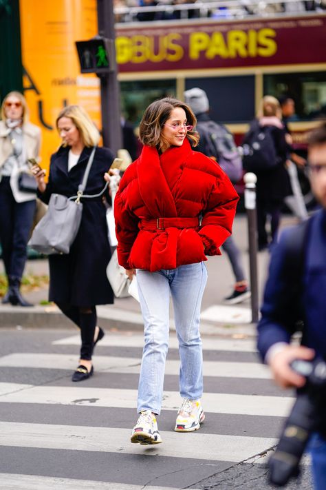 A Puffer Coat Puffer Jacket With Fur Hood, Jackets Outfit, Jacket With Fur Hood, Hood Fashion, Puffer Jacket With Fur, White Puffer Jacket, Girls F, Fur Hood Jacket, Jacket With Fur