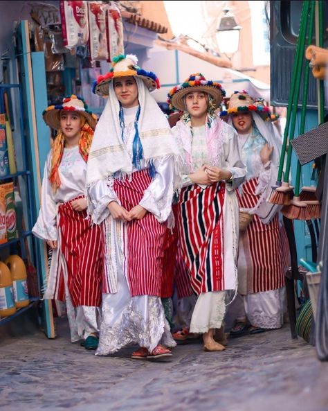 Morocco Culture, Colorful People, Moroccan Clothing, Western Sahara, Moroccan Culture, Hijabi Aesthetic, Hand Craft, Countries Around The World, My Heritage