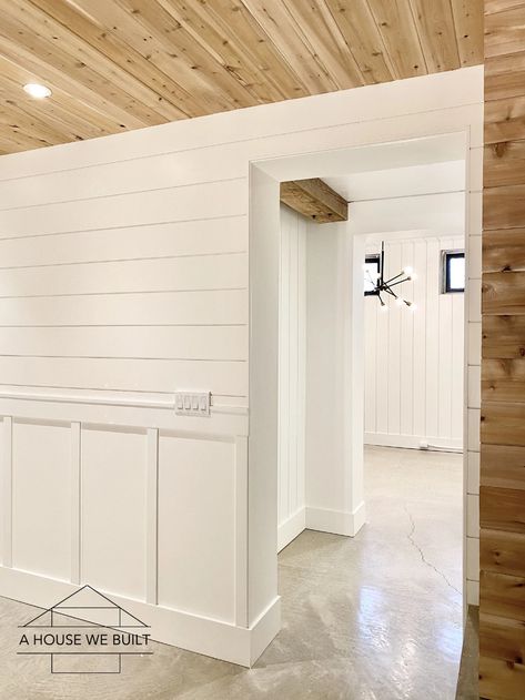 Shiplap Room, Shiplap Living Room, Installing Shiplap, Shiplap Wall Diy, Shiplap Walls, Interior Minimalista, White Shiplap, Ship Lap Walls, Basement Remodeling