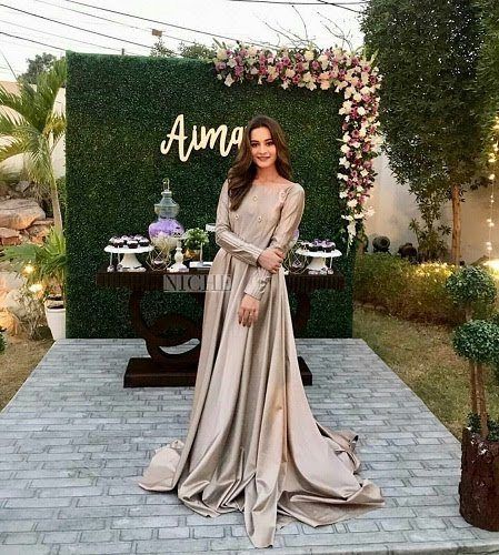 30 Best Bridal Shower Outfits For Pakistani Weddings Pakistan Actors, Shower Dress For Bride, Farewell Dresses, Bridal Shower Dresses, Pakistani Beauty, Pakistani Brides, Dresses Pakistani, Minal Khan, Wedding Dresses Indian