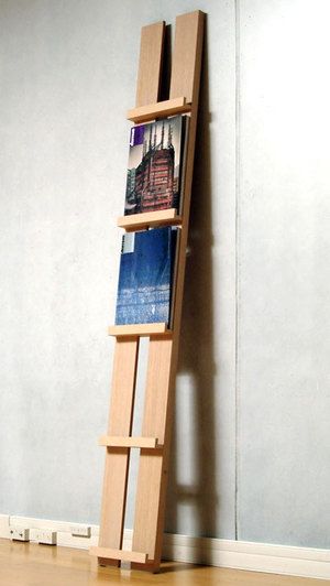 . Diy Art Show Display, معرض فني, Magazine Display, Wooden Ladder, Diy Magazine, Craft Show Displays, Diy Holz, Craft Booth, Book Display