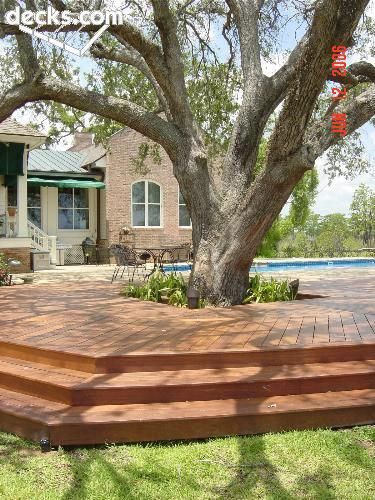 Deck steps Wish I could do this around our big old tree #”playgroundbackyardlandscaping” Deck Around Trees, Tree Deck, Landscaping Around Trees, Large Backyard Landscaping, Deck Steps, Baume Mercier, Large Tree, Large Yard, Large Backyard