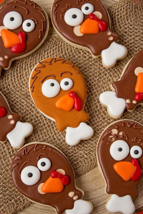 How to Make the Best Turkey Leg Cookies Ever | The Bearfoot Baker    #bearfootbaker #edibleart #rolloutcookies #royalicing #sugarcookies #turkeylegcookies #cutecookies #funcookies #animalcookies Turkey Sugar Cookies, Holiday Cookies Thanksgiving, Thanksgiving Cookies Decorated, Fall Decorated Cookies, Halloween Sugar Cookies Decorated, The Best Turkey, Turkey Cookies, Turkey Leg, Thanksgiving Cakes