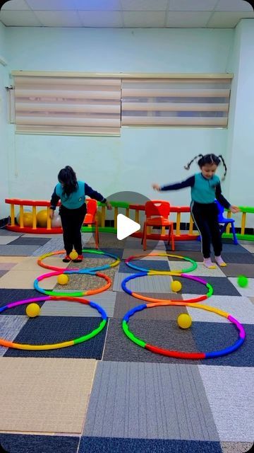 Premath Activities Preschool, Indoor Game For Kindergarten, Sports Game For Kids, Jumping Games For Kids, Class Games For Kids, Sports For Kids Activities, Games To Play With Kids Indoor, Simple Games For Kids Indoor, Game For Kids Indoor