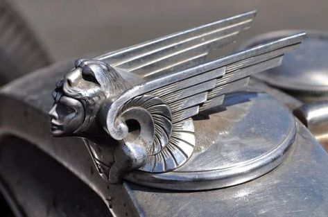 1929 Chevrolet hood ornament. From The Jazz Age Vehicle Archive Viking Hood, Car Mascot, Art Deco Car, Car Hood Ornaments, Bijoux Art Deco, Art Deco Inspiration, Art Deco Sculpture, Radiator Cap, Hood Ornaments