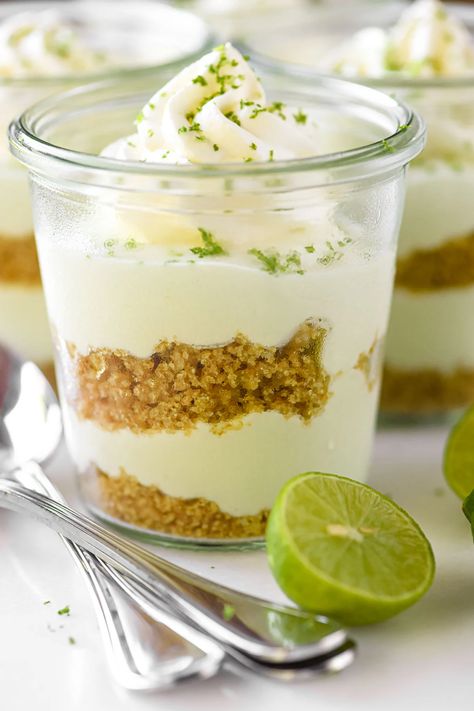 No bake key lime parfaits are a refreshingly tart and super easy summer dessert that can be made ahead and served straight from the fridge. Key Lime Parfait, Easy Parfait, Creamy Key Lime Pie, No Bake Key Lime, Key Lime Desserts, Raspberry No Bake Cheesecake, Raspberry Cheesecake Bars, Chocolate Mousse Pie, Best Summer Desserts