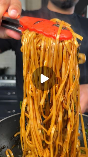 Vimarsh Patel on Instagram: "Easy 15 minute recipes: Ep 1. Scallion Oil Noodles  Full Recipe: https://amateurprochef.com/  #homecooking #athomerecipe #pandaexpress #chowmein #noodles" Quick Asian Noodle Recipes, Chinese Buffet Noodles, How To Make Rice Noodles Recipe, Easy Saucy Ramen Noodles, Cup O Noodles Hacks, Chicken Ramen Noodle Casserole Recipes, 15 Minutes Meals, Cantonese Noodles Recipes, Homemade Noodle Recipes Easy