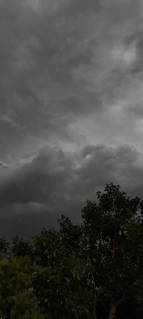 Cloudy sky with raindrops on a rainy📱#Rainy_Sky_Snapchat_Stories #Rainy_Wallpaper_Nature #Asthetic_Rain_Pic #Rainy_Streets_Aesthetic Rainy Sky Snapchat Stories, Raining Sky Aesthetic, Rainy Pics Aesthetic, Asthetic Rain Pic, Black Weather Aesthetic, Rainy Day Sky Aesthetic, Rain Day Snapchat Stories, Rain Highlight Cover, Weather Before Rain Aesthetic