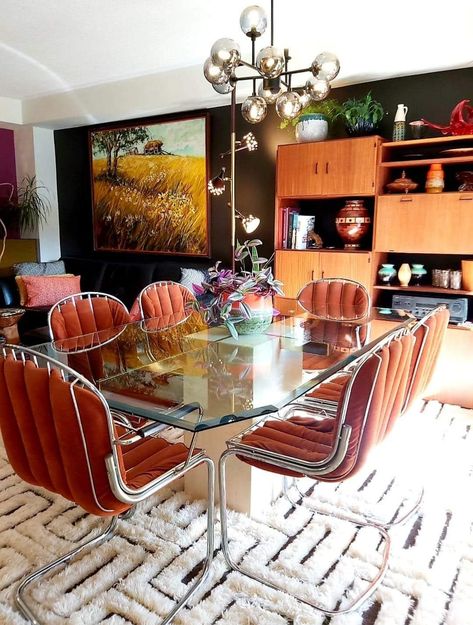 Dining Room Inspiration Maximalist, Rock And Roll Dining Room, 70s Dining Room Table, Punk Dining Room, Mcm Dining Table And Chairs, Mcm Maximalist Living Room, 70s Inspired Dining Room, Retro Dinner Table, Mcm Dining Room Ideas