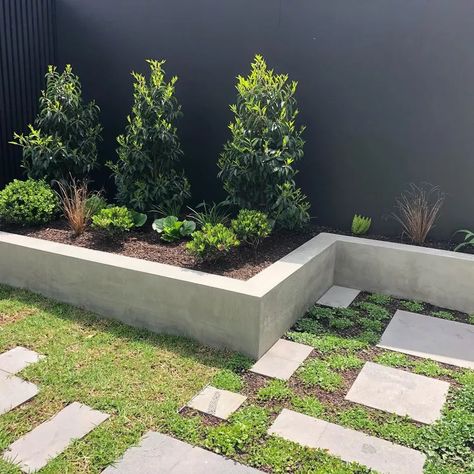 18 Cheap Retaining Wall Ideas Using Affordable Materials Front Lawn Retaining Wall Ideas, Stucco Planters Retaining Walls, Hill Retaining Wall Ideas, Concrete Retaining Wall Landscape, Retaining Wall Options, Diy Retaining Wall Cheap, Short Retaining Wall Ideas, Cement Retaining Wall, Small Retaining Wall Ideas