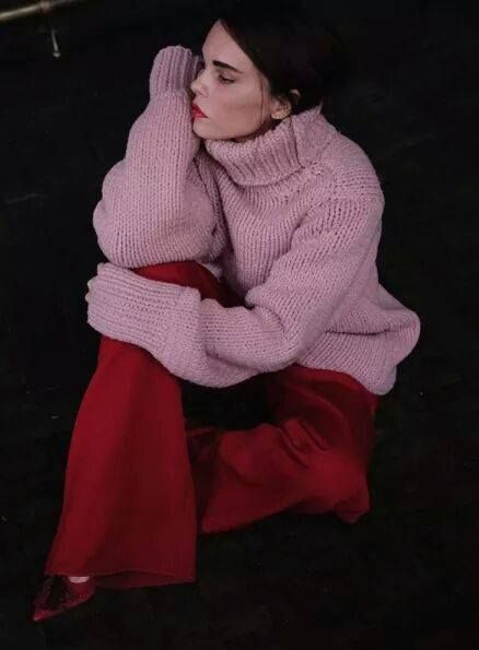 Pink Turtleneck Outfit, Pink Turtleneck, Visual Notes, Turtleneck Outfit, Estilo Preppy, Street Style Chic, Red Outfit, Fall Winter Outfits, Colorful Fashion