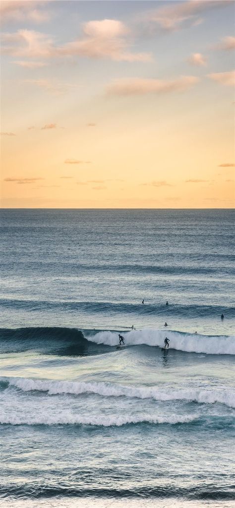 Surfing in Australia #iLikeWallpaper #Wallpaper #iPhoneXWallpaper Alana Blanchard, California Lifestyle Aesthetic, Surf Table, Surfing Wallpaper, Surf Wallpaper, Whats Wallpaper, Surf Aesthetic, Coastal Summer, Roxy Surf