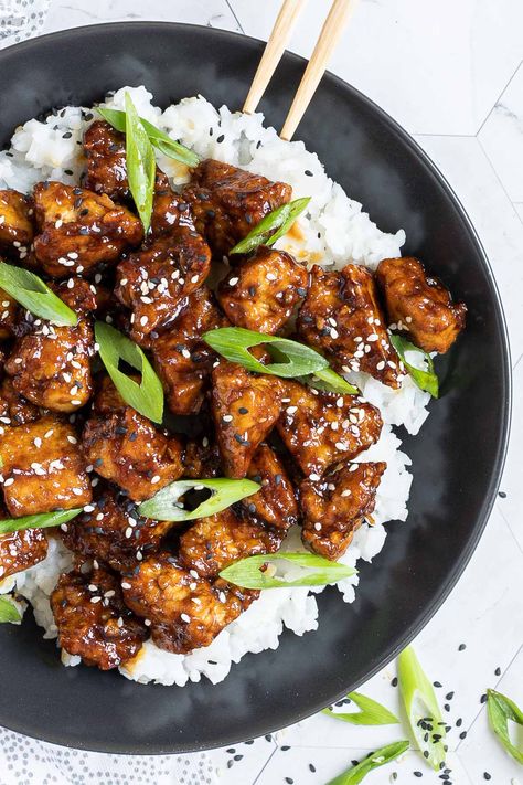 This easy-to-make hoisin tofu packs sweet and savory flavors and a crispy, sticky texture so good your family will think you ordered takeout! This delicious recipe comes together in just 25 minutes using simple pantry staples. The tofu is hand-torn and then pan-fried, giving it a soft and tender inside and a crispy, crunchy outside! Tofu Marinade Recipes, Hoisin Tofu, Tofu Crispy, Sticky Tofu, Soft Tofu, Tofu Steak, Tofu Marinade, Simple Pantry, How To Press Tofu