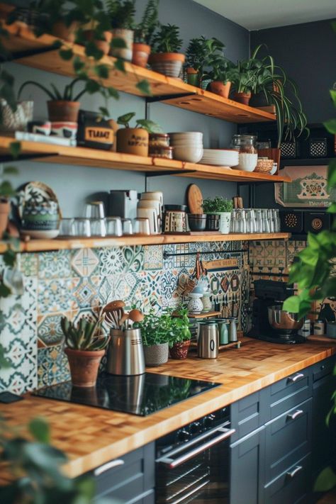 Kitchen Ideas Open Shelves, Eclectic Dishware, Kitchen Ideas Minimalist, Colorful Eclectic Kitchen, Rustic Bohemian Decor, Earth Kitchen, Clever Kitchen Ideas, Modern Boho Kitchen, Earthy Kitchen