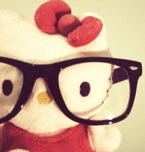 Nerdy Hello Kitty 2010s Aesthetic Pfp, Classic Pfp, 2016 Aesthetic Tumblr, Nerd Pfp, ليلي كولينز, 2010s Aesthetic, Images Hello Kitty, 2010s Nostalgia, Dork Diaries