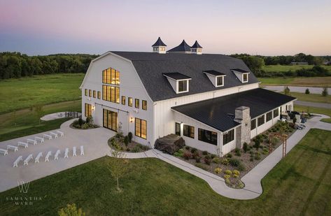 Venue Bathroom Ideas, Venue Exterior, Wedding Venue Layout, Venue Plans, Event Venue Design, Farmhouse Wedding Venue, Backyard Barn, Event Venue Spaces, Timber Frame Barn