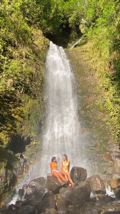 rainbow in a waterfall on oahu, hawaii! #travelinspo #waterfall #oahu #hawaii Hawaii Waterfall Pictures, Oahu Hawaii Waterfalls, Waimea Falls Oahu, Lulumahu Falls Oahu, Hawaii Aesthetic Instagram, Oahu Hawaii Pictures, Summer In Hawaii Aesthetic, Insta Photo Ideas Hawaii, Hawaii Aesthetic Maui