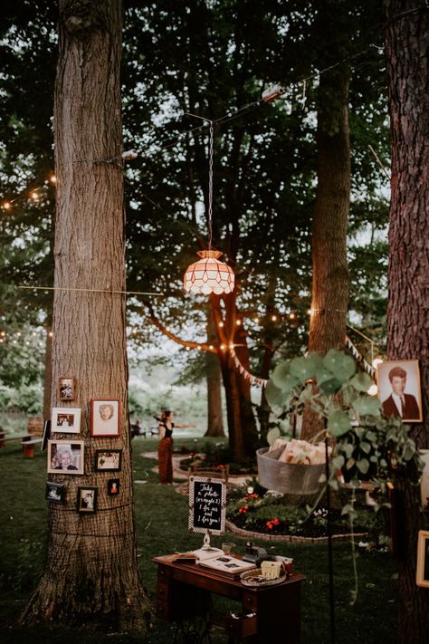 Whimsical Eclectic Wedding, Vintage Wedding Isles, Wedding By The River Ideas, Antique Wedding Reception, Victorian Vintage Wedding Ideas, Backyard Vintage Wedding, Vintage Cottage Wedding, Mountain Cabin Wedding, Vintage Outdoor Aesthetic