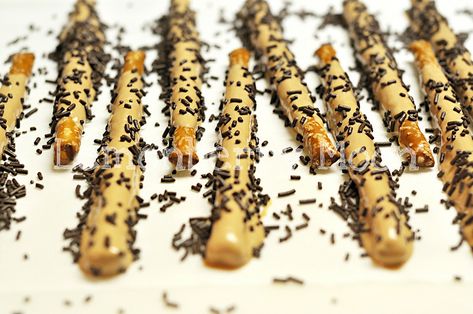 bug birthday party | Ants on a log for a bug themed birthday party | Flickr - Photo Sharing ... Bug Themed Birthday Party, Bug Birthday Party, Bug Food, Ants On A Log, Bug Snacks, Kids Birthday Party Food, Dipped Pretzels, Pretzel Dip, Kids Party Food