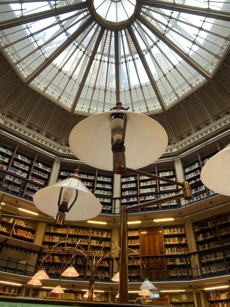 Kings College London Library, Kings College Hospital London, Kings College Aesthetic, King's College London Aesthetic, Kings University London, Kings College London Campus, Kcl London Aesthetic, London College Aesthetic, London School Of Economics Aesthetic